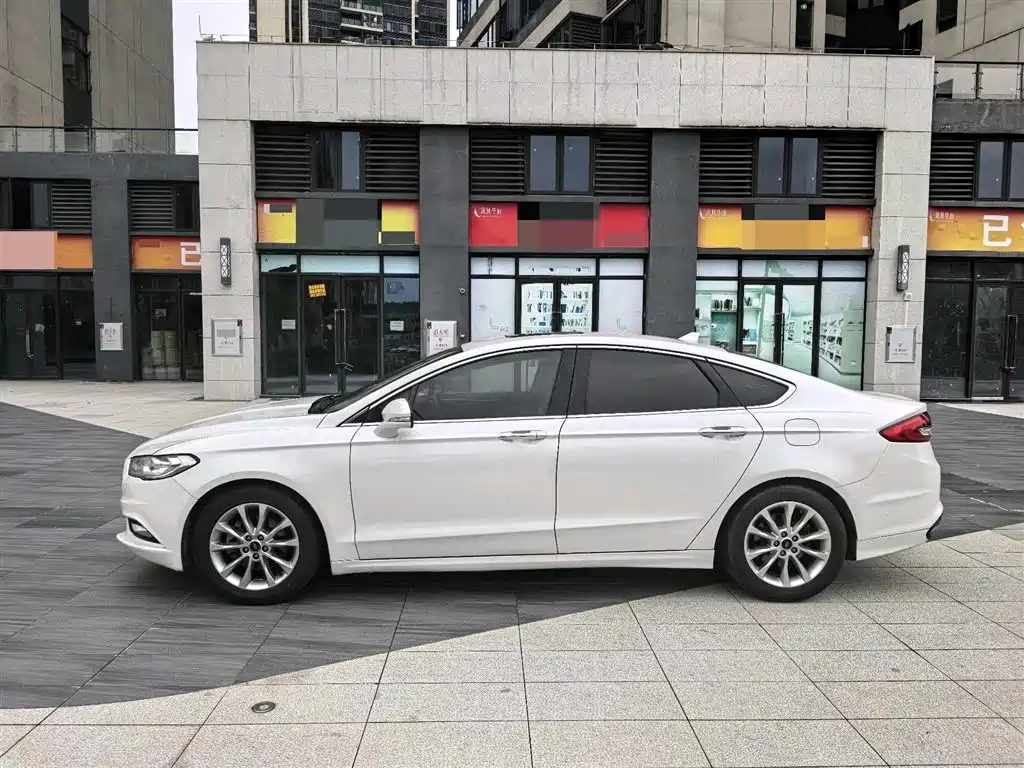 Ford Mondeo 2017 — фото 11