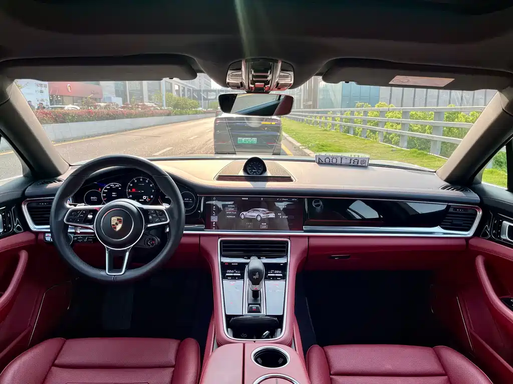 Porsche Panamera 2019 — фото 10