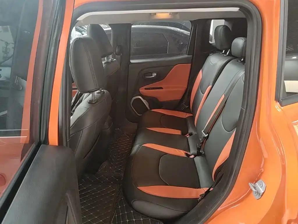 Jeep Renegade 2017 — фото 17