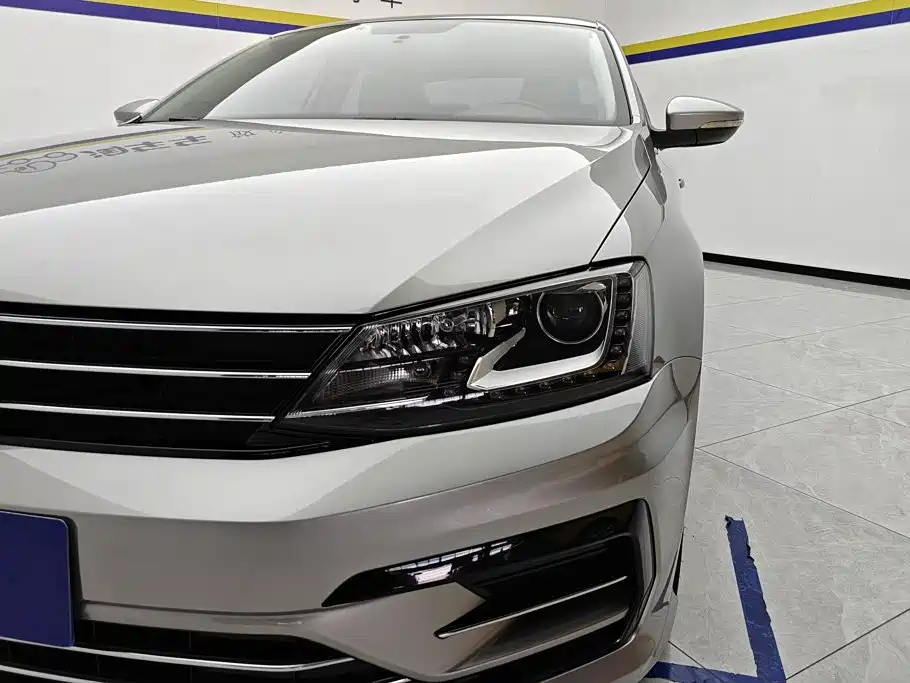 Volkswagen Sagitar 2018