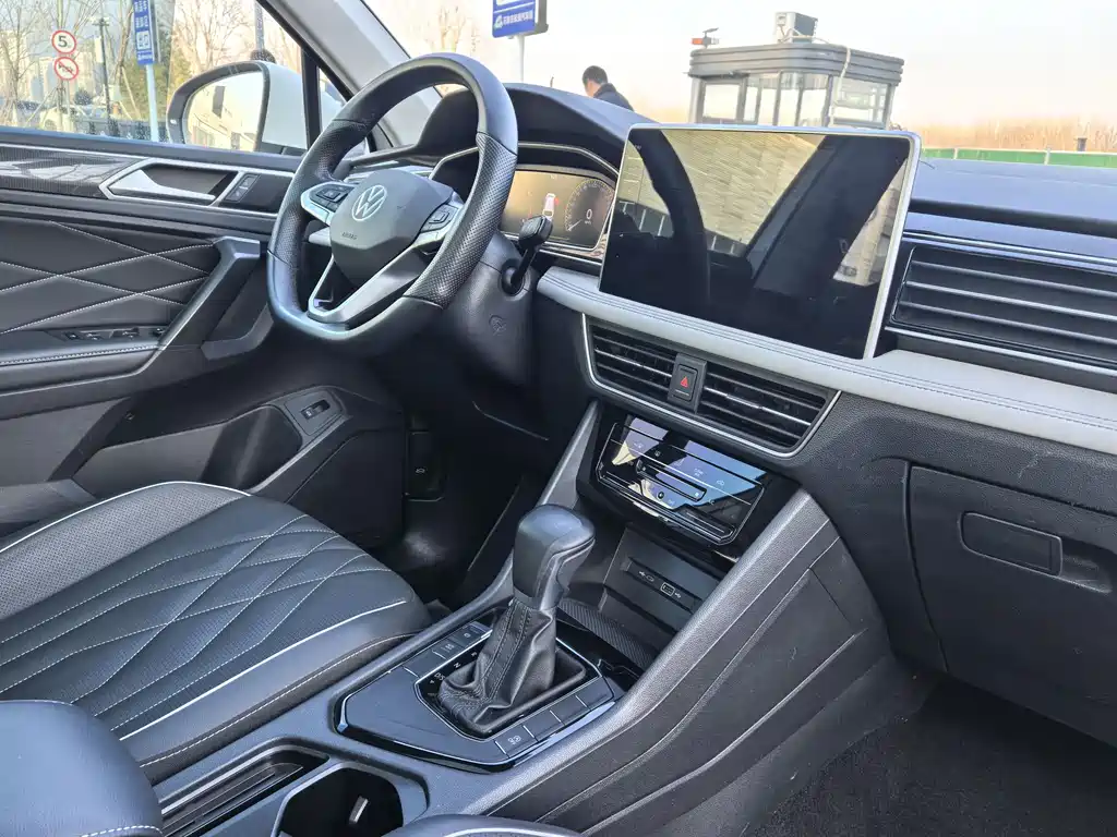 Volkswagen Tiguan L 2023 — фото 2