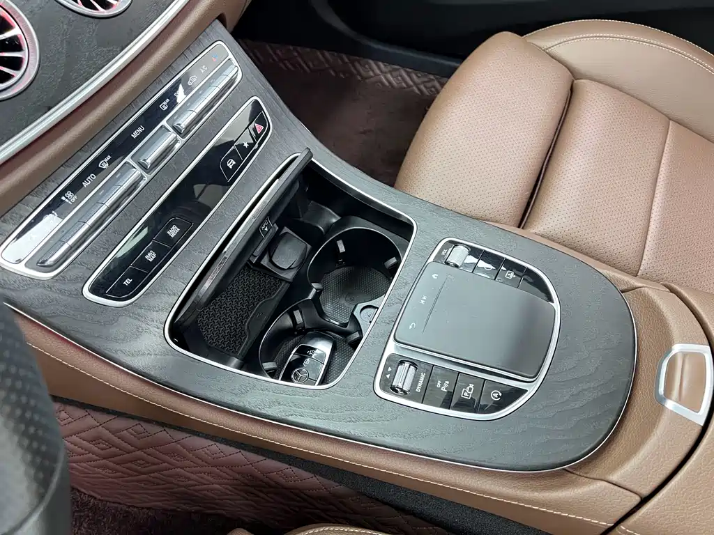 Mercedes-Benz E-Class 2022 — фото 28