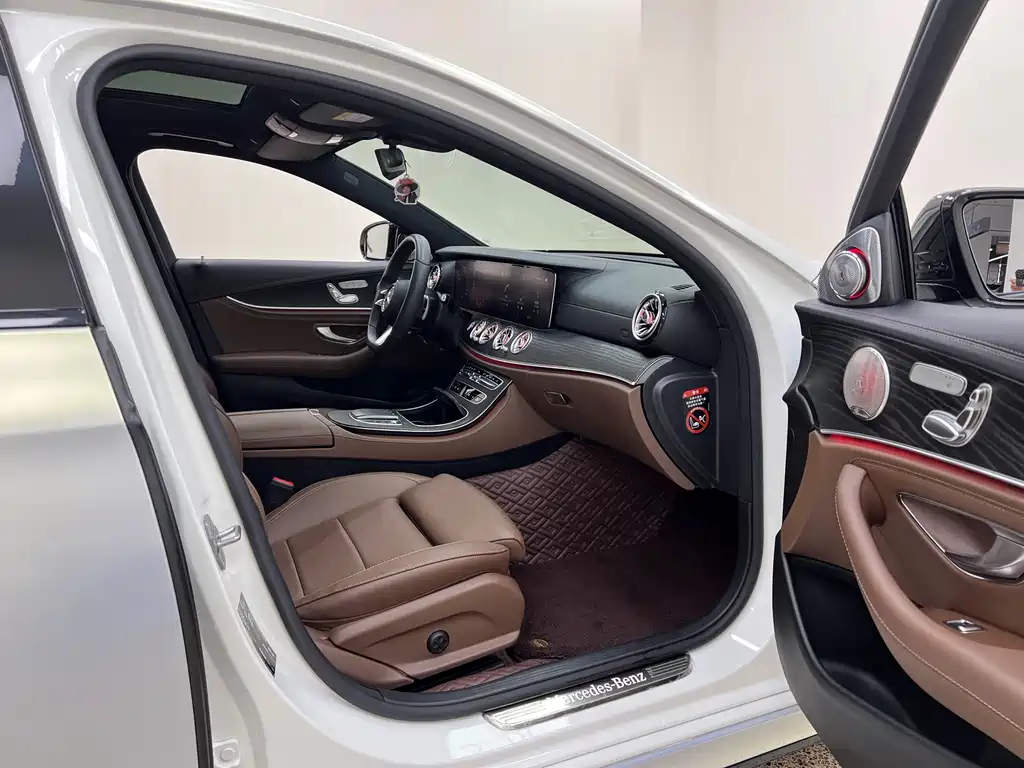 Mercedes-Benz E-Class 2022 — фото 30