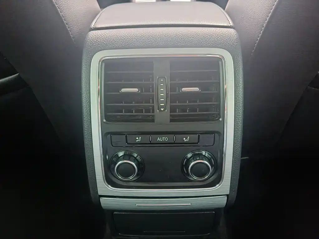 Volkswagen Passat 2014 — фото 18