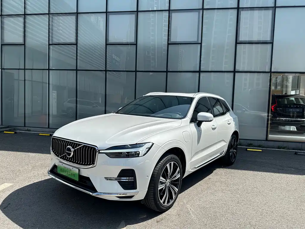 Volvo XC60 PHEV 2023 — фото 1