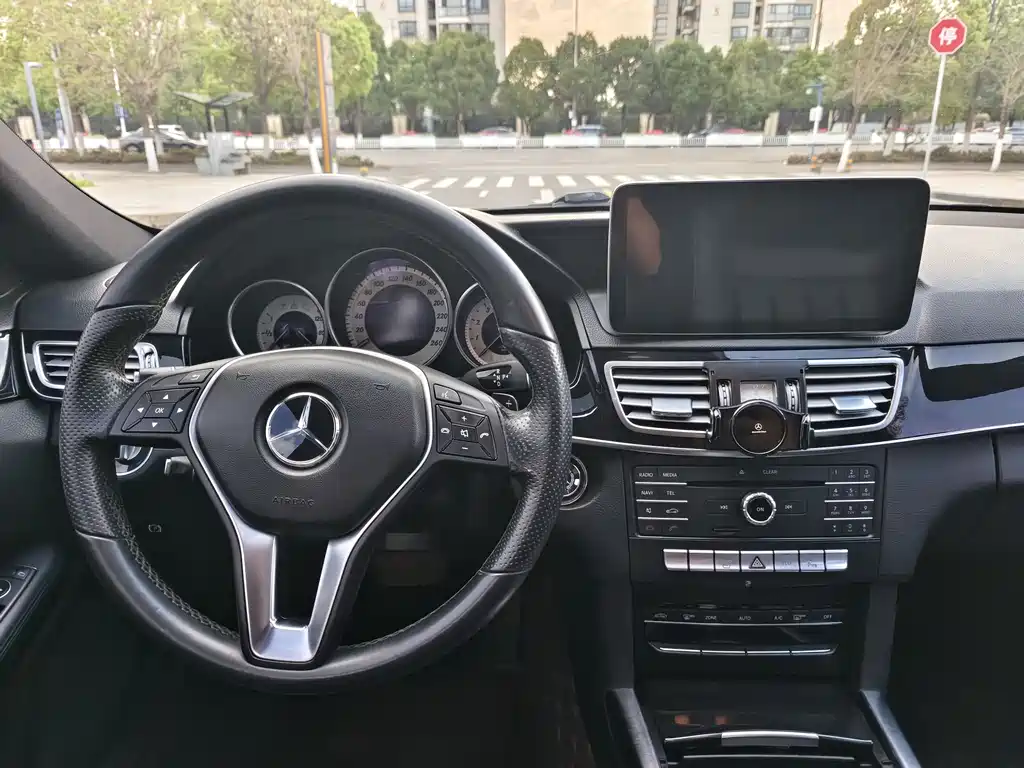 Mercedes-Benz E-Class 2016 — фото 10