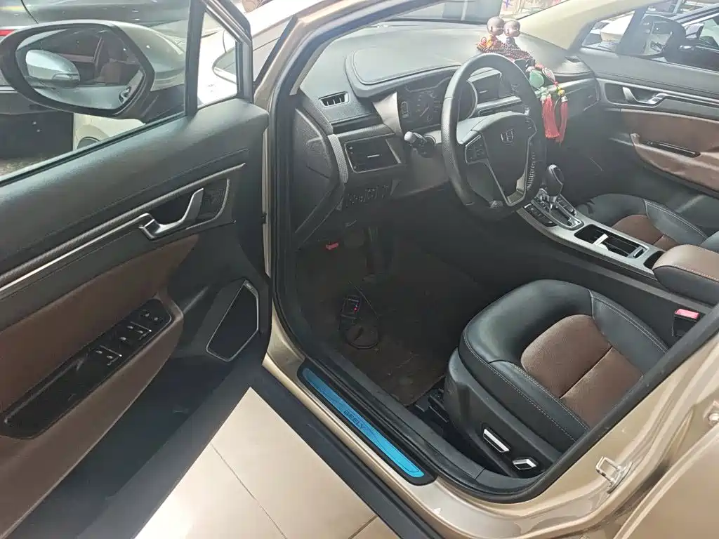 Geely Emgrand GS 2017 — фото 12