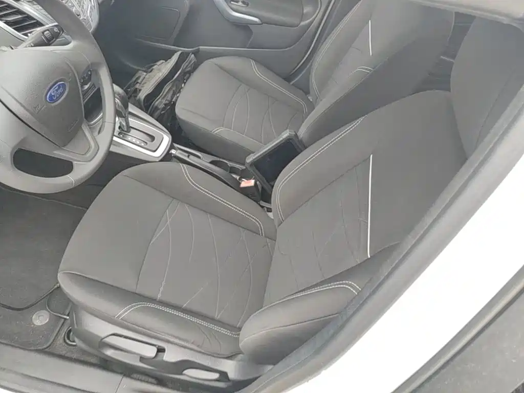 Ford Fiesta 2015 — фото 15