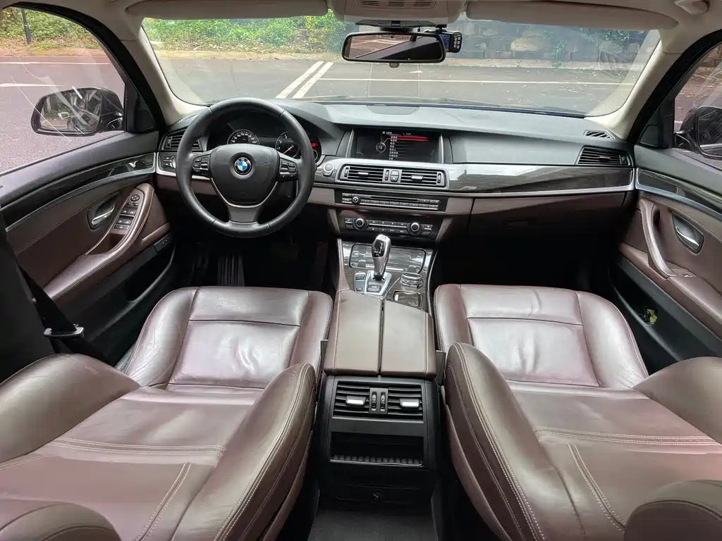 BMW 5 Series 2015 — фото 19