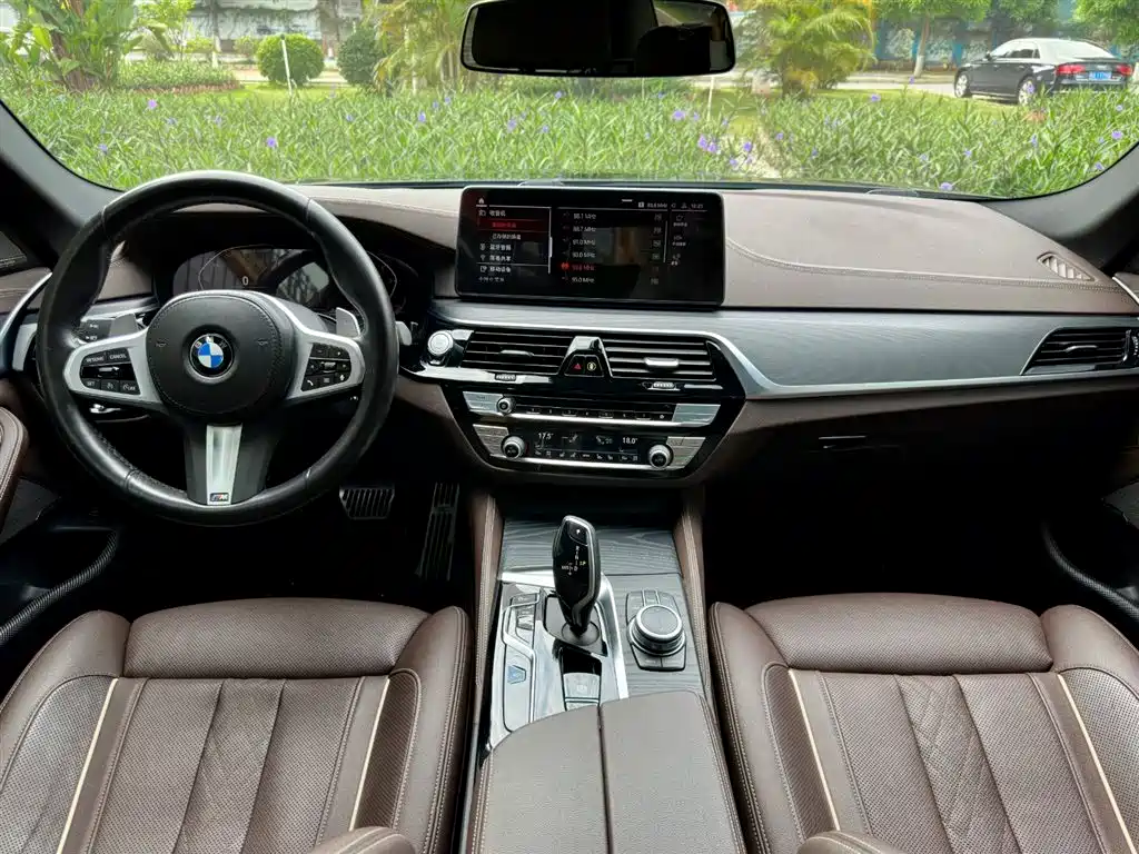 BMW 5 Series 2022 — фото 11