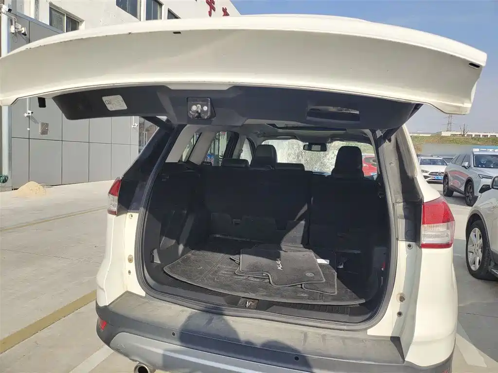 Ford Kuga 2015 — фото 19