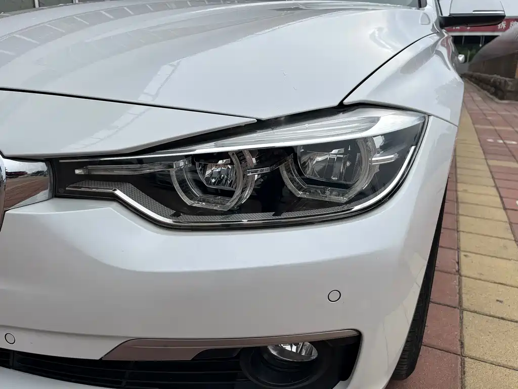 BMW 3 Series 2018 — фото 22