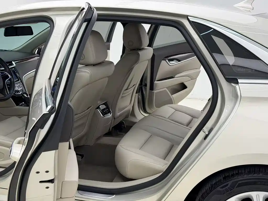 Cadillac XTS 2016 — фото 10