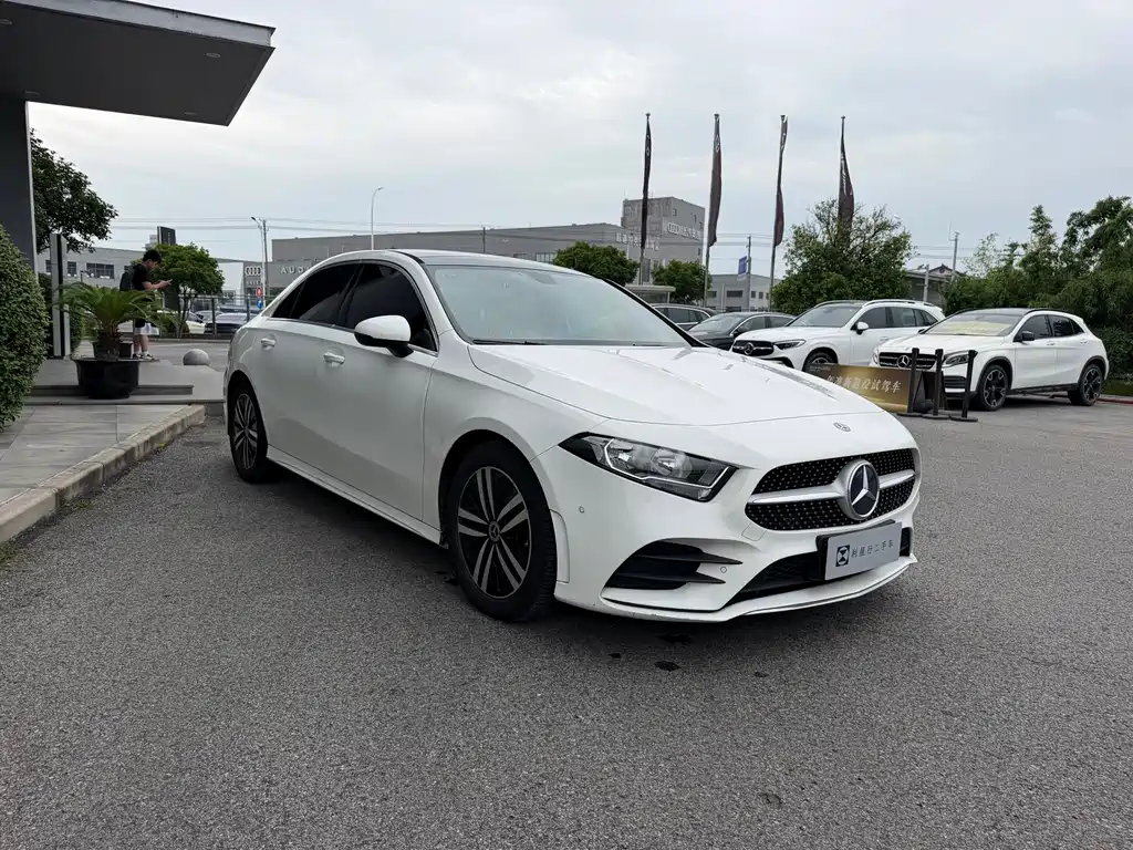 Mercedes-Benz A-Class 2019 — фото 3