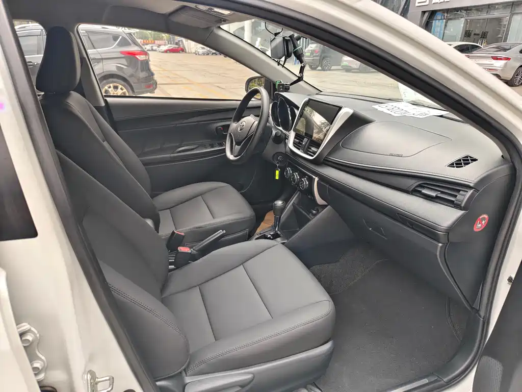 Toyota Yaris L 2019 — фото 9