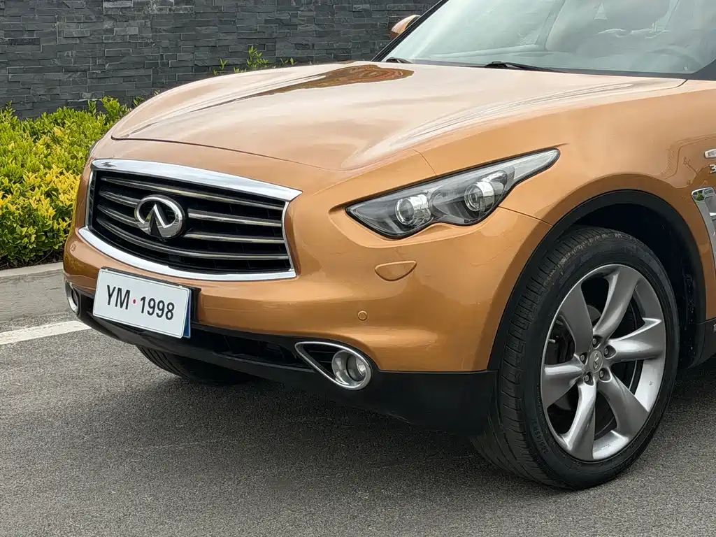 Infiniti QX70 2016 — фото 9