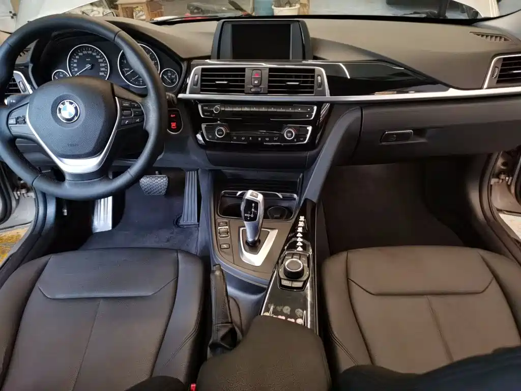 BMW 3 Series 2017 — фото 14