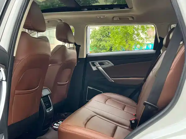 Geely Boyue 2021