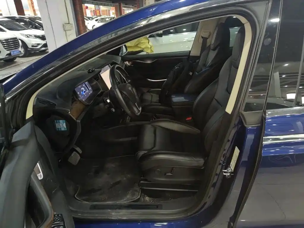 Tesla Model X 2019 — фото 11