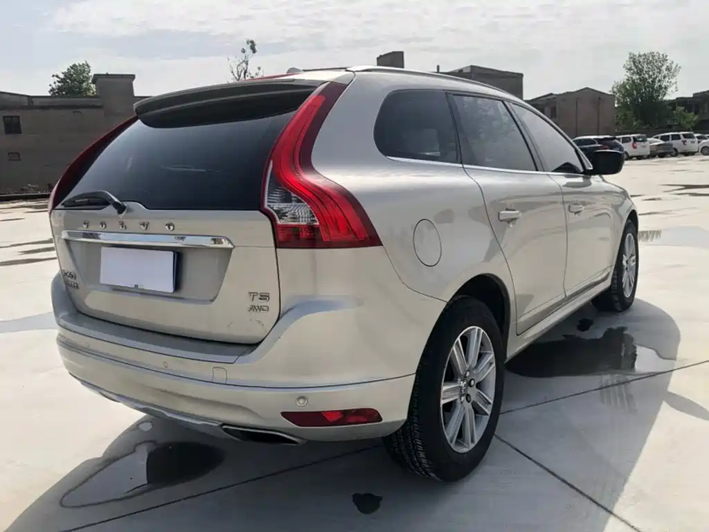 Volvo XC60 2017 — фото 10