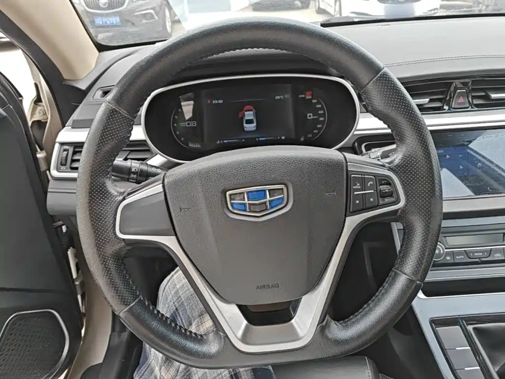 Geely Emgrand 2018 — фото 11