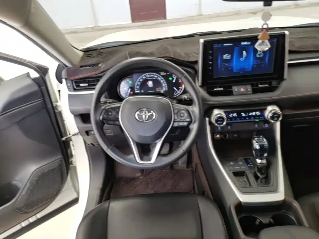 Toyota RAV4 2020 — фото 11