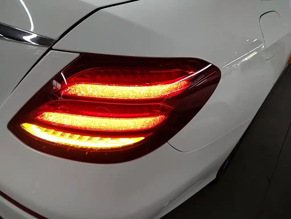 Mercedes-Benz E-Class 2018 — фото 24