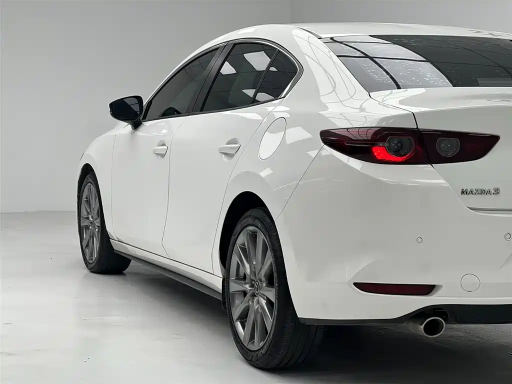 Mazda 3 Axela 2021 — фото 16