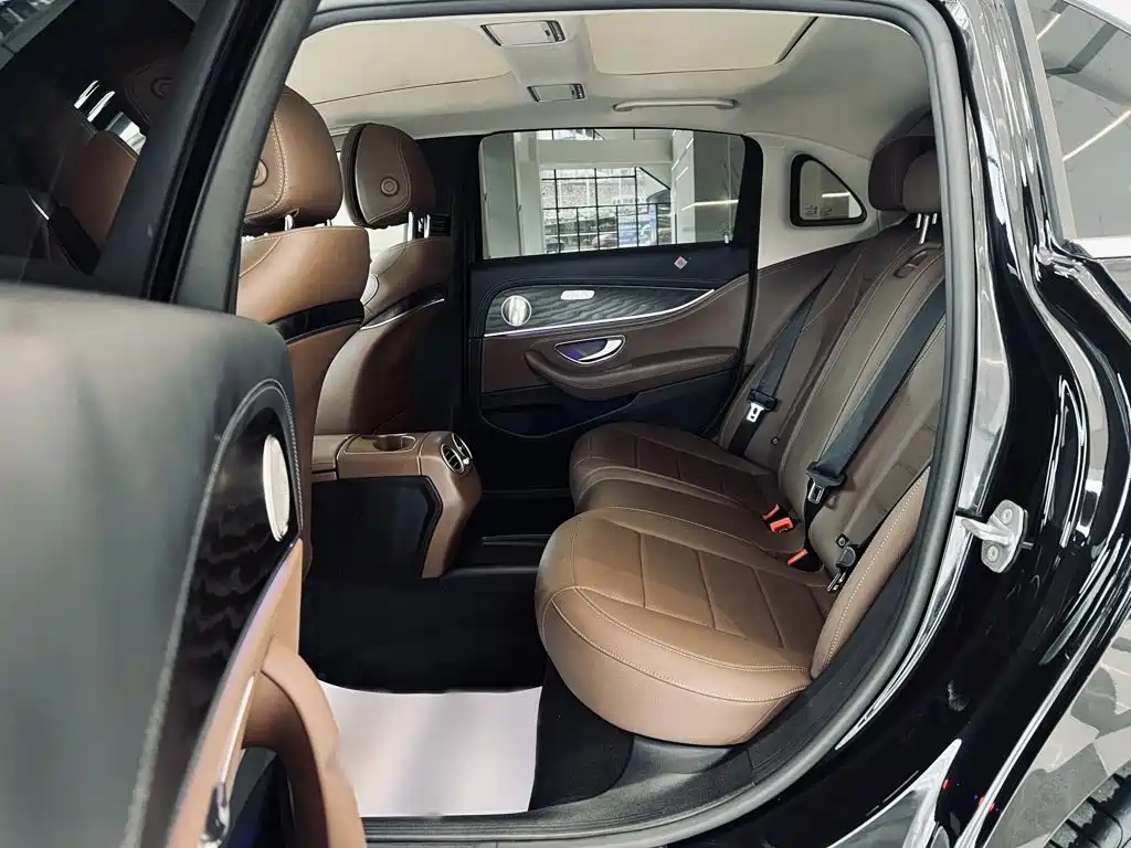 Mercedes-Benz E-Class 2020 — фото 11