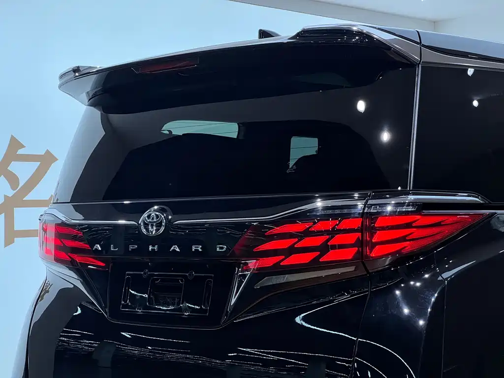 Toyota Alphard 2024 — фото 9