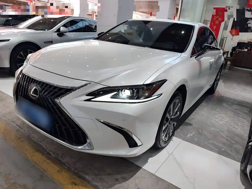 Lexus ES 2024 — фото 1