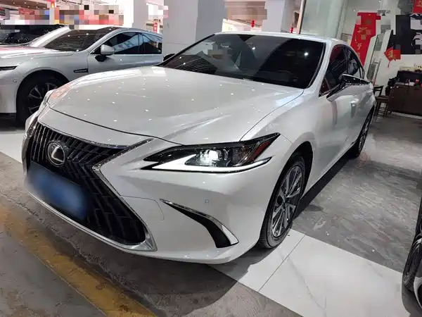 Lexus ES 2024