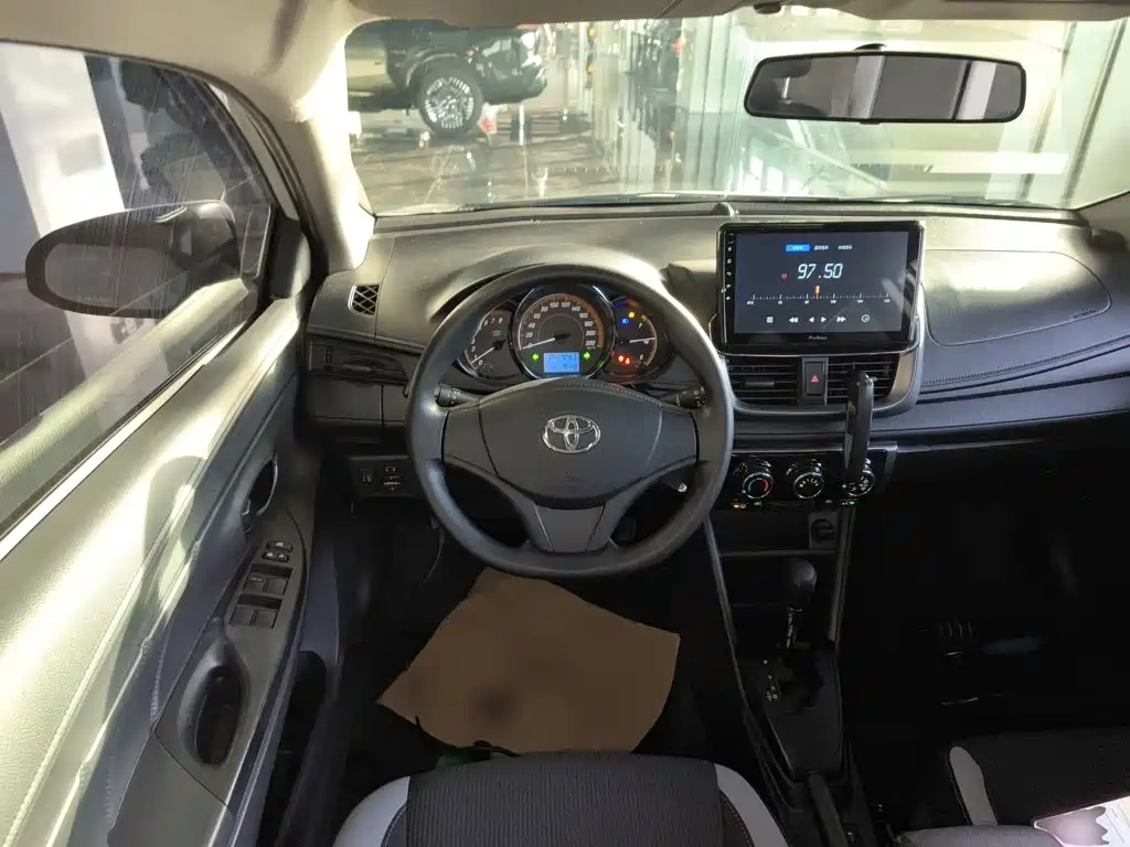 Toyota Yaris L 2020