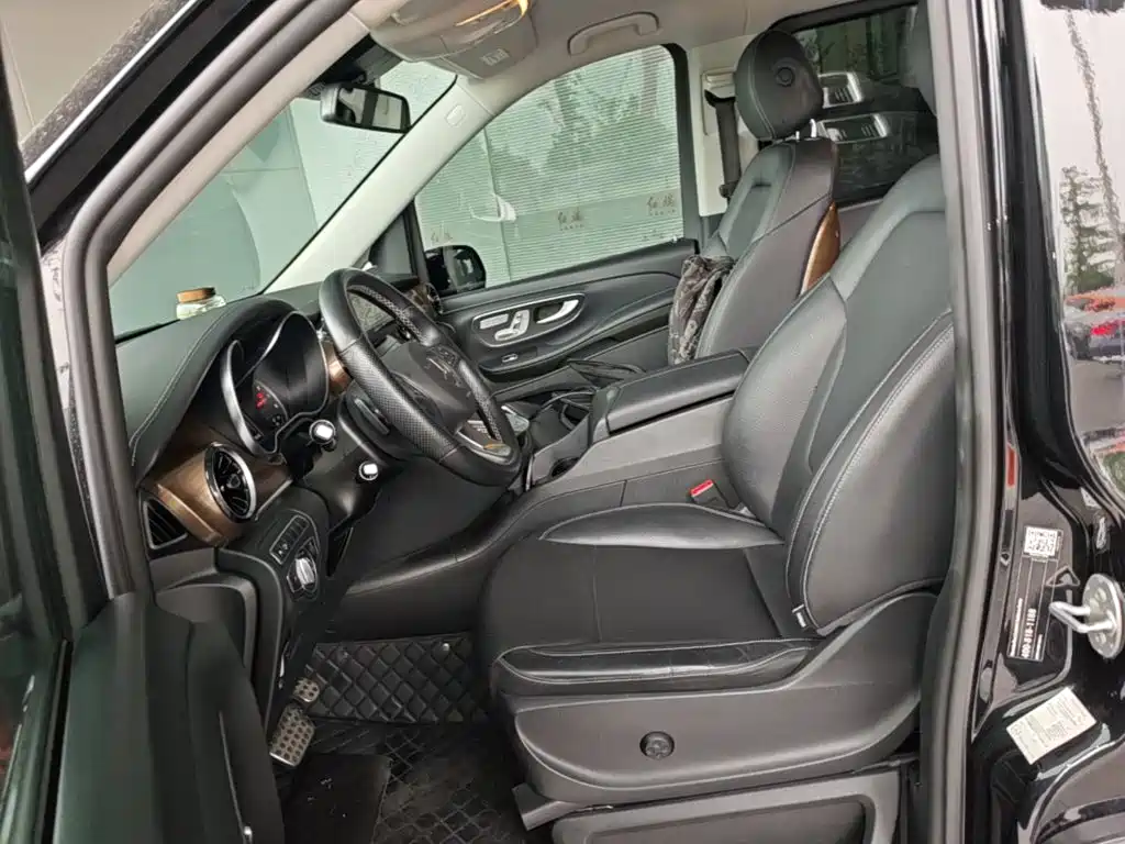 Mercedes-Benz V-Class 2021 — фото 22
