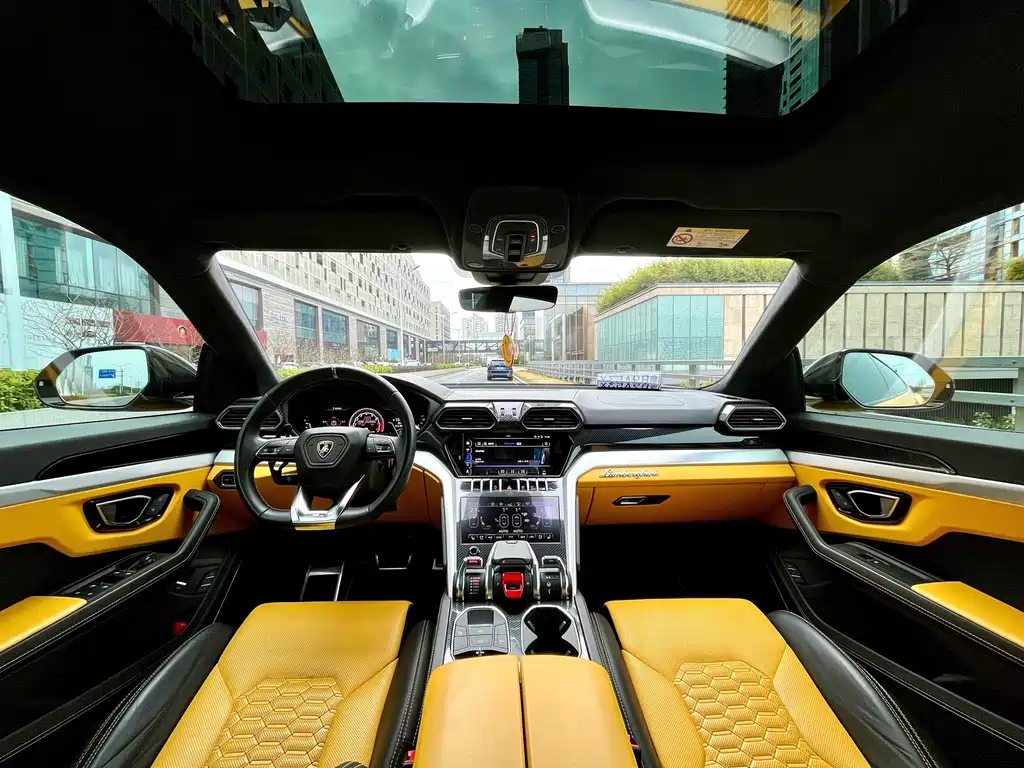 Lamborghini Urus 2021 — фото 11