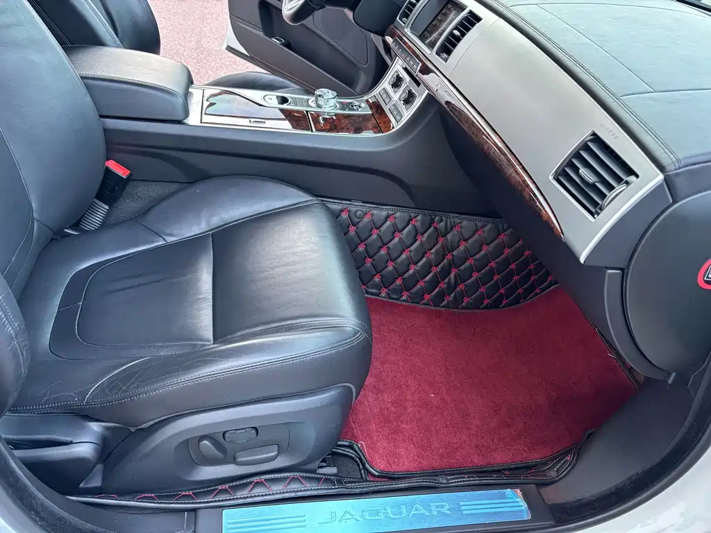 Jaguar XF 2015 — фото 12