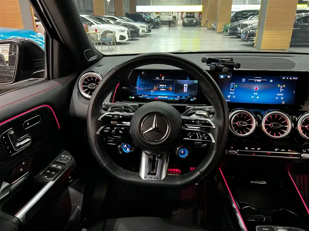 Mercedes-Benz GLB AMG 2025 — фото 8