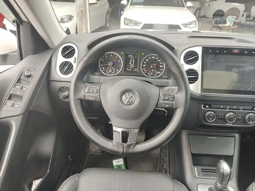 Volkswagen Tiguan 2017 — фото 11