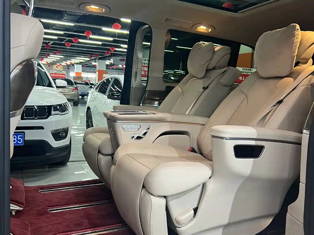 Mercedes-Benz V-Class 2023 — фото 8