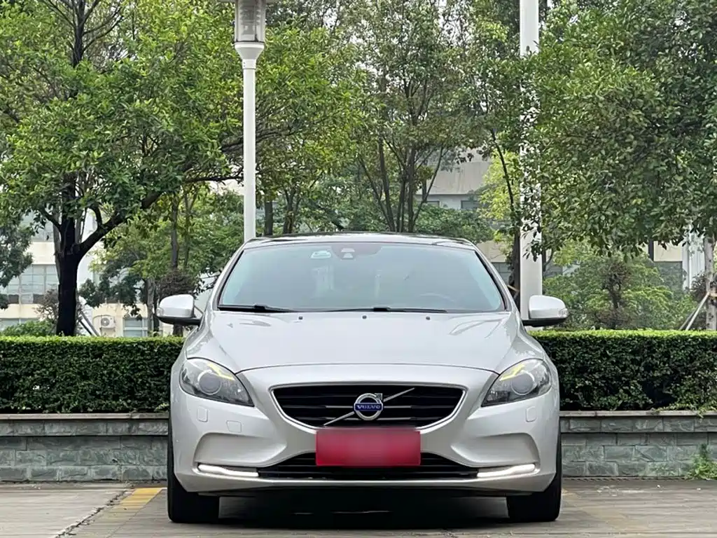 Volvo V40 2016 — фото 23