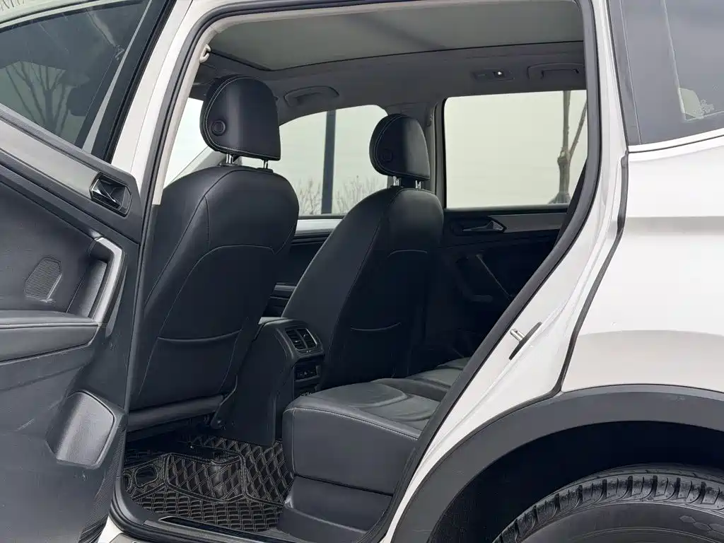 Volkswagen Tiguan L 2020 — фото 11