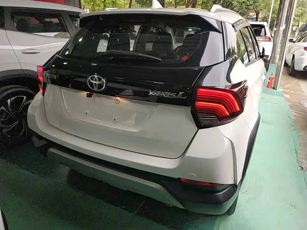Toyota Yaris L 2021