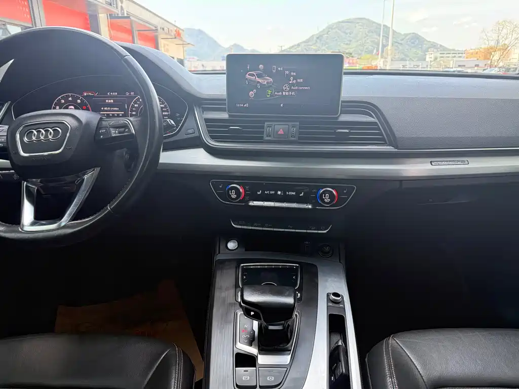 Audi Q5L 2018 — фото 16