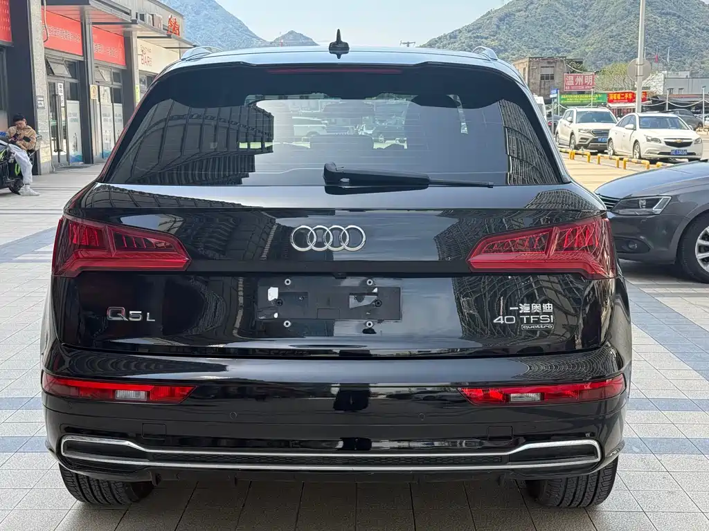 Audi Q5L 2018 — фото 9