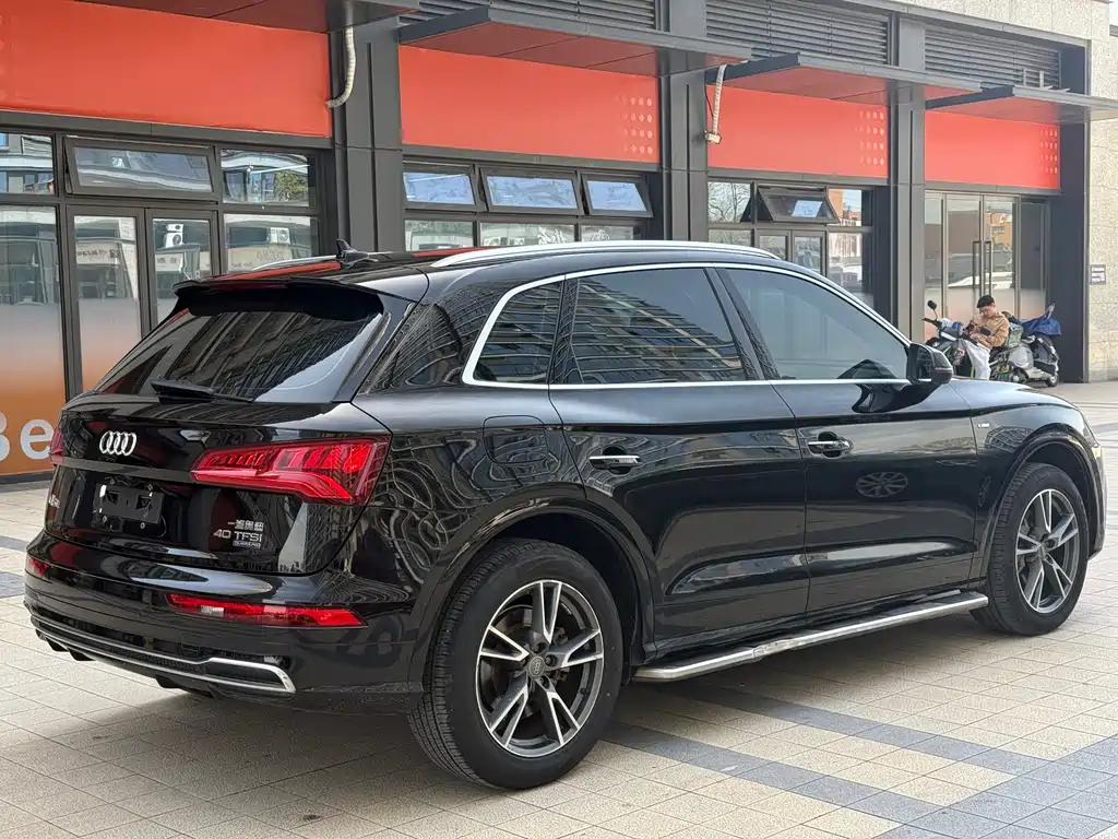 Audi Q5L 2018 — фото 11