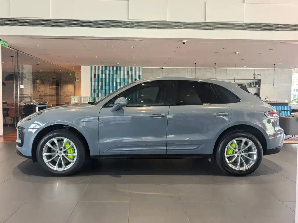 Porsche Macan 2023 — фото 10