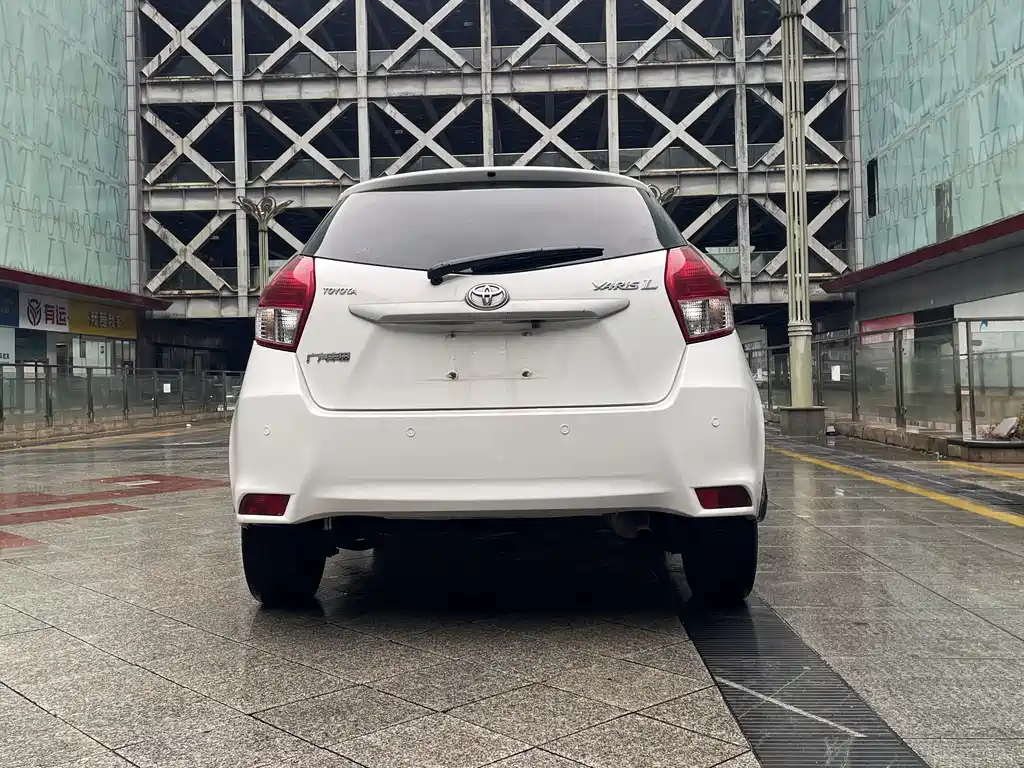 Toyota Yaris L 2015 — фото 5