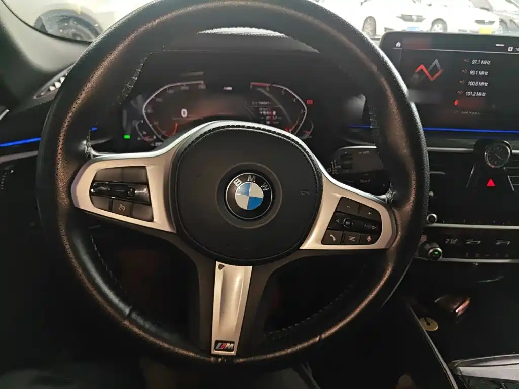 BMW 5 Series 2021 — фото 11