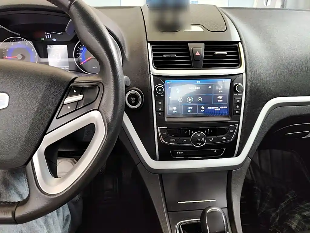 Geely Emgrand 2016 — фото 10