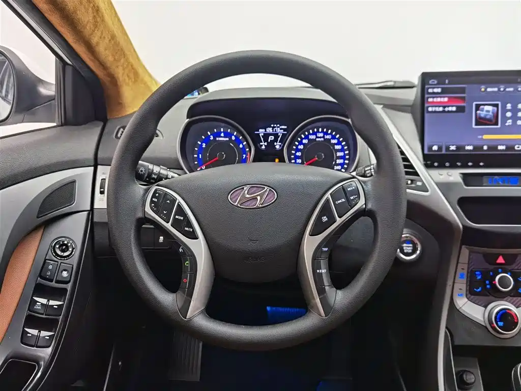 Hyundai Elantra Langdong 2016 — фото 11